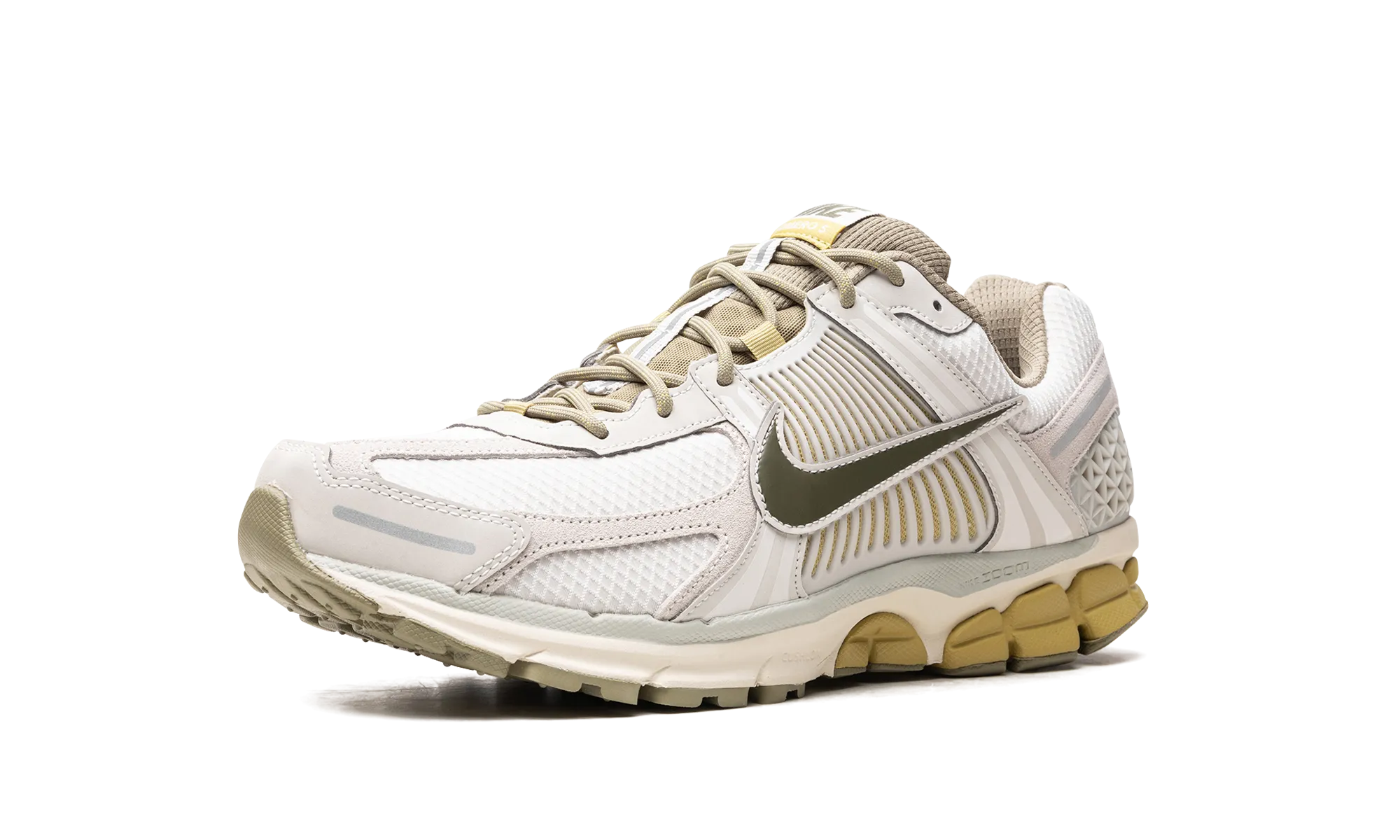 running for energy boost Zoom Vomero 5 "Light Bone/Medium Olive"