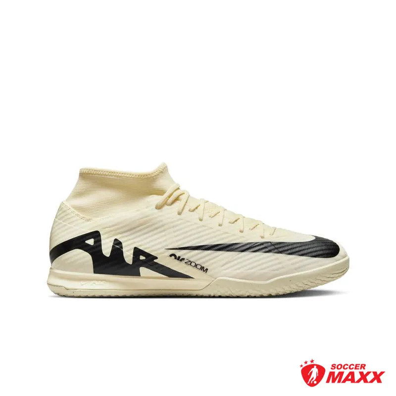 Sharp Turns Support arch Nike Zoom Mercurial Superfly 9 Academy Indoor Court Shoe