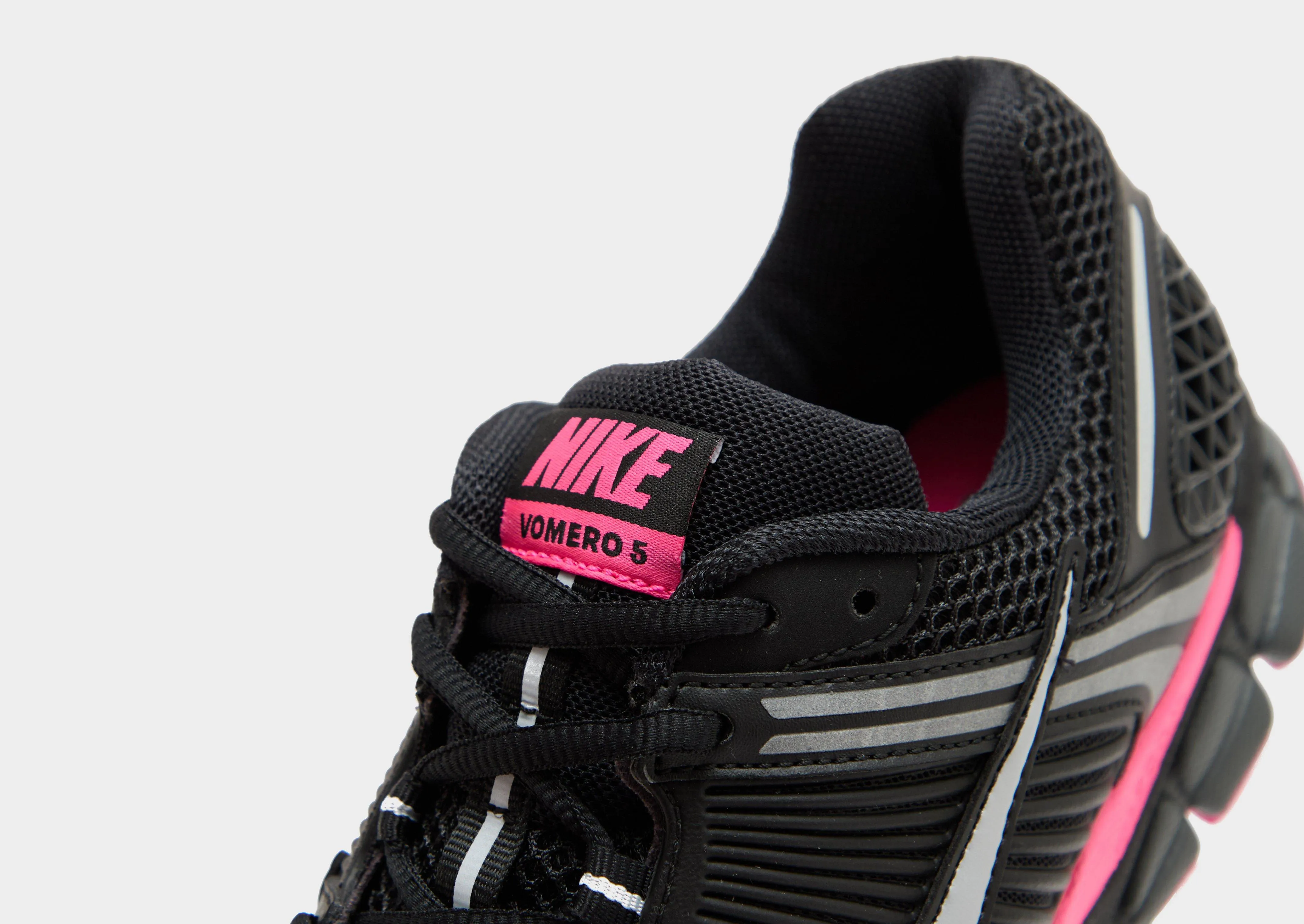 running in a plastic bridge area shoes Zoom Vomero 5