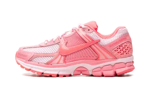 engraved - finish - design shoes high - top design ZOOM VOMERO 5 WMNS "Triple Pink"