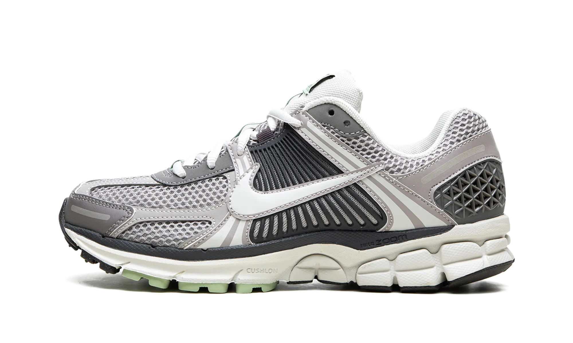 Short - distance pronation - control shoes VOMERO 5 WMNS "Cobblestone"