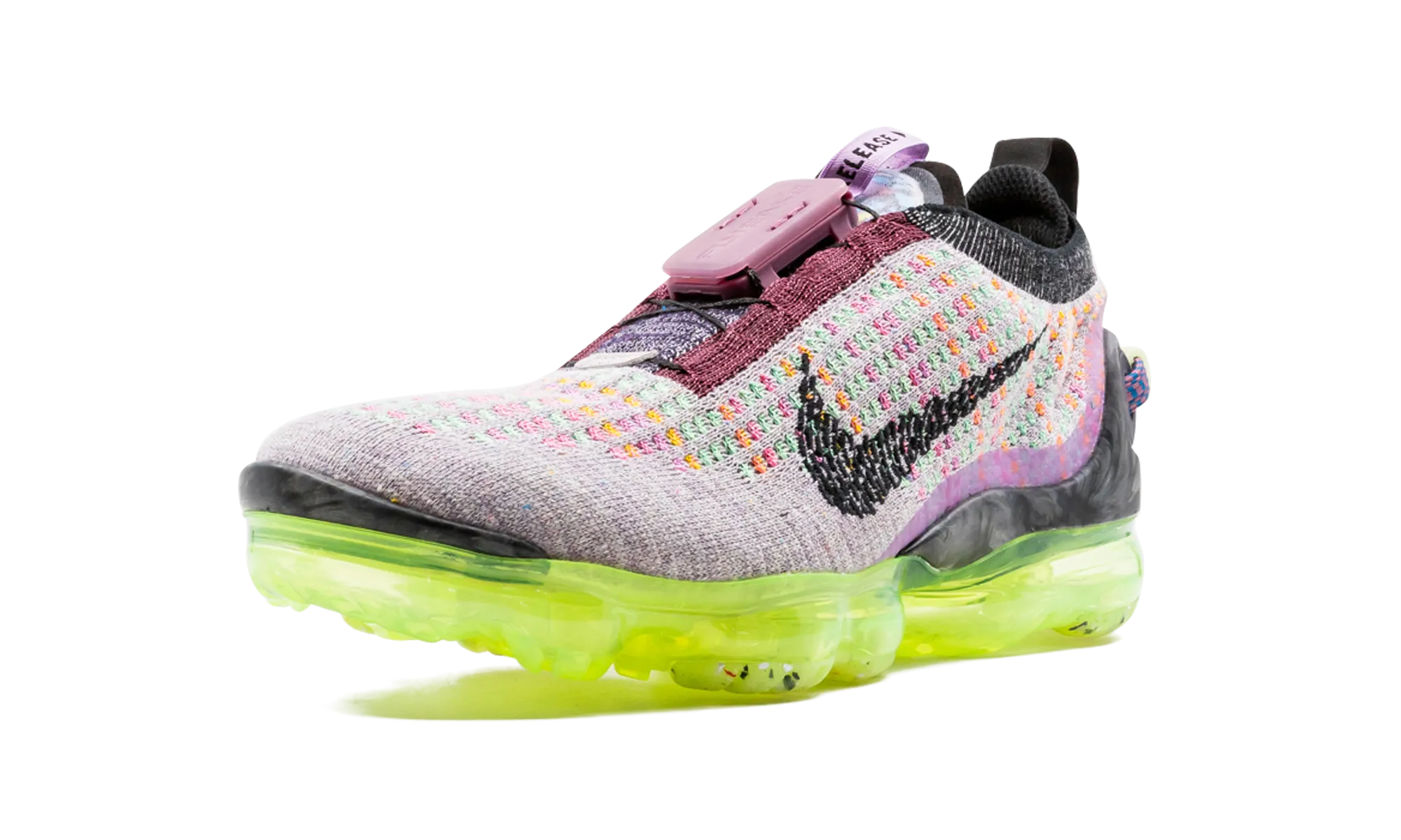 AIR VAPORMAX 2020 FLYKNIT MNS WMNS running in an iconic bridge area shoes ventilated design shoes