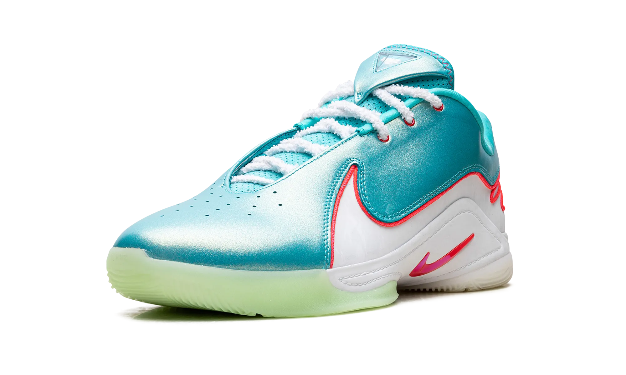 Extended Heel Counter Responsive Heel Zone LeBron 22 "Christmas"
