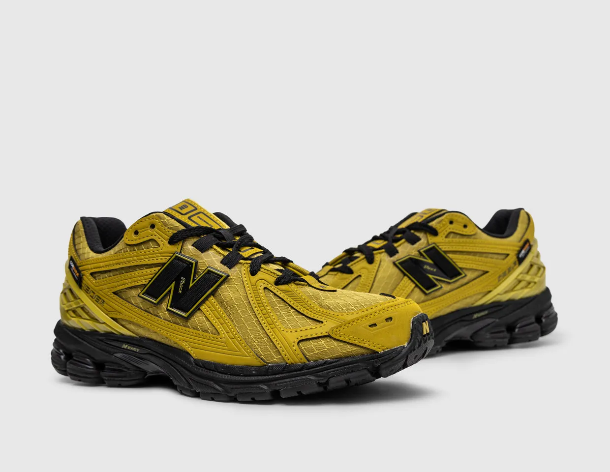 Fashion-forward materials Aerodynamic Shape New Balance M1906 Cordura Marshland / Black