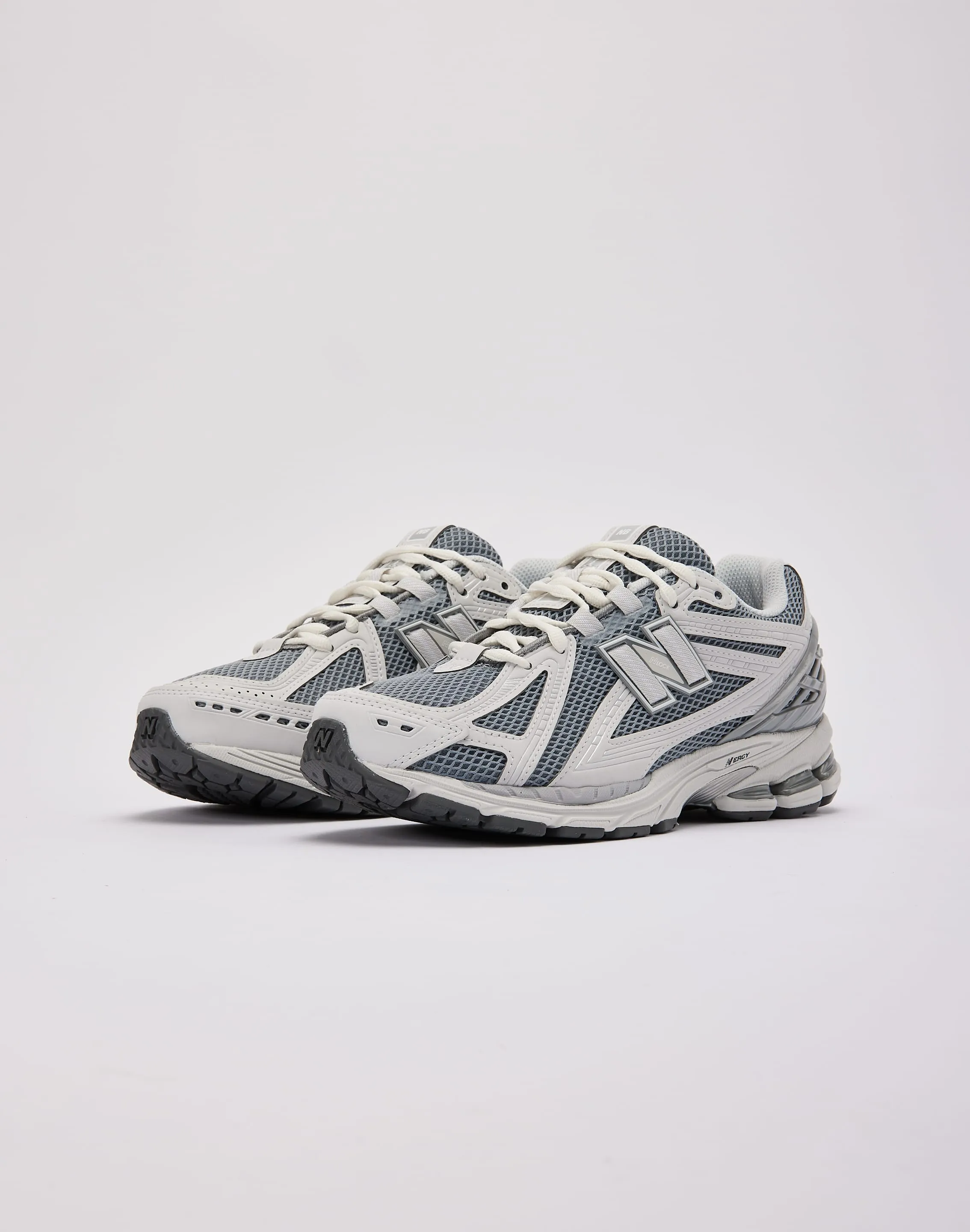 Street Fit New Balance 1906R