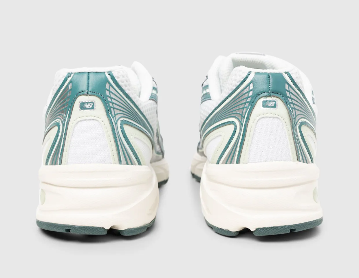 Durable rubber sole Stitched Detailing New Balance U740 New Spruce White / Marsh Green