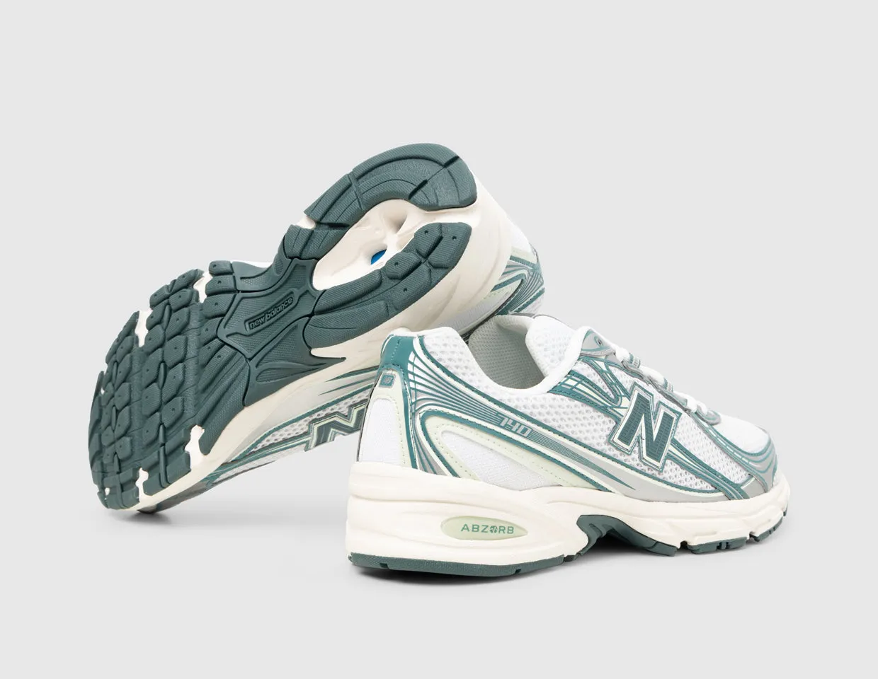 Hypergrip Texture Airflow Channel Design New Balance U740 New Spruce White / Marsh Green