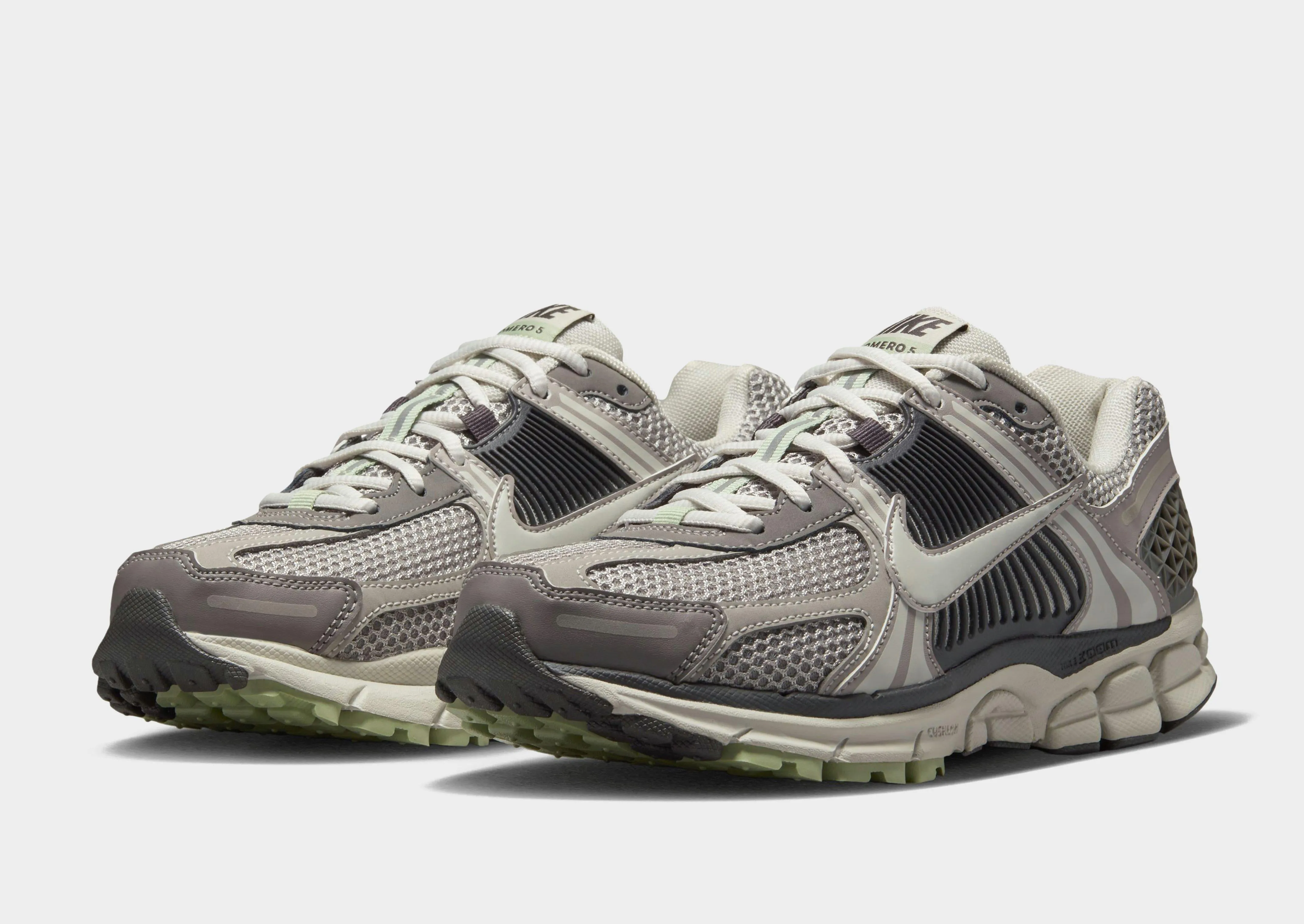 speed - optimized shoes Zoom Vomero 5 Women's