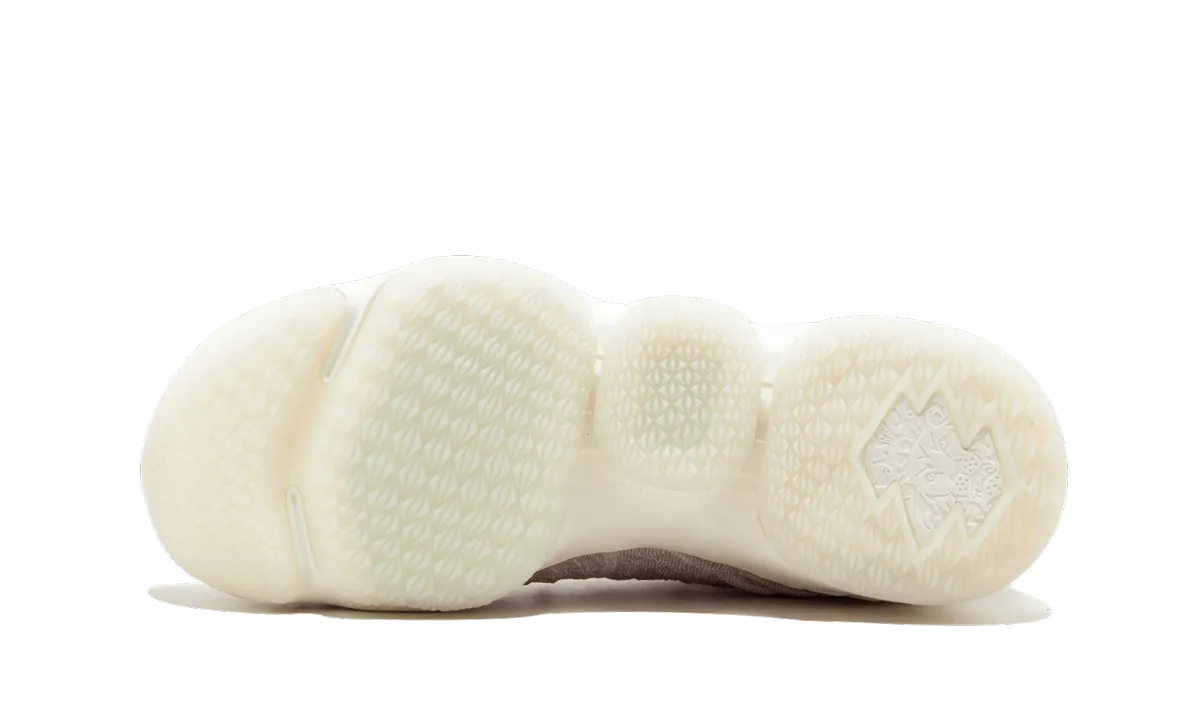 Energy return Flexible Traction Outsole Lebron XV Perf "Long Live The King/KITH"