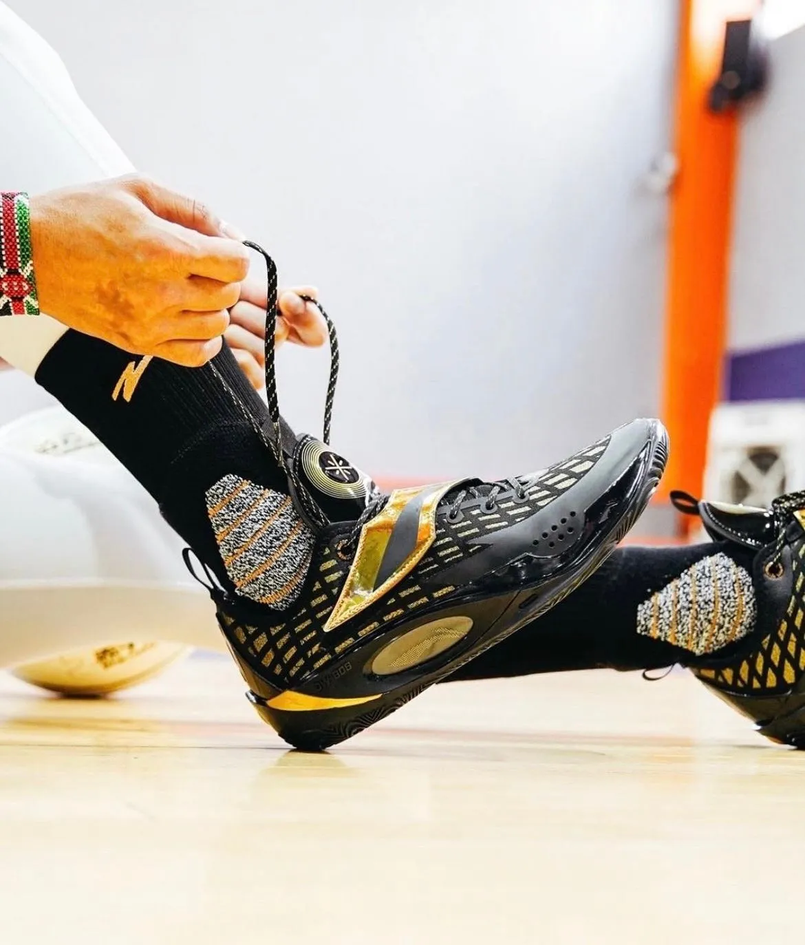 Li-Ning Wade 808 2 V2 - Black Gold Torsion Spring Mechanism