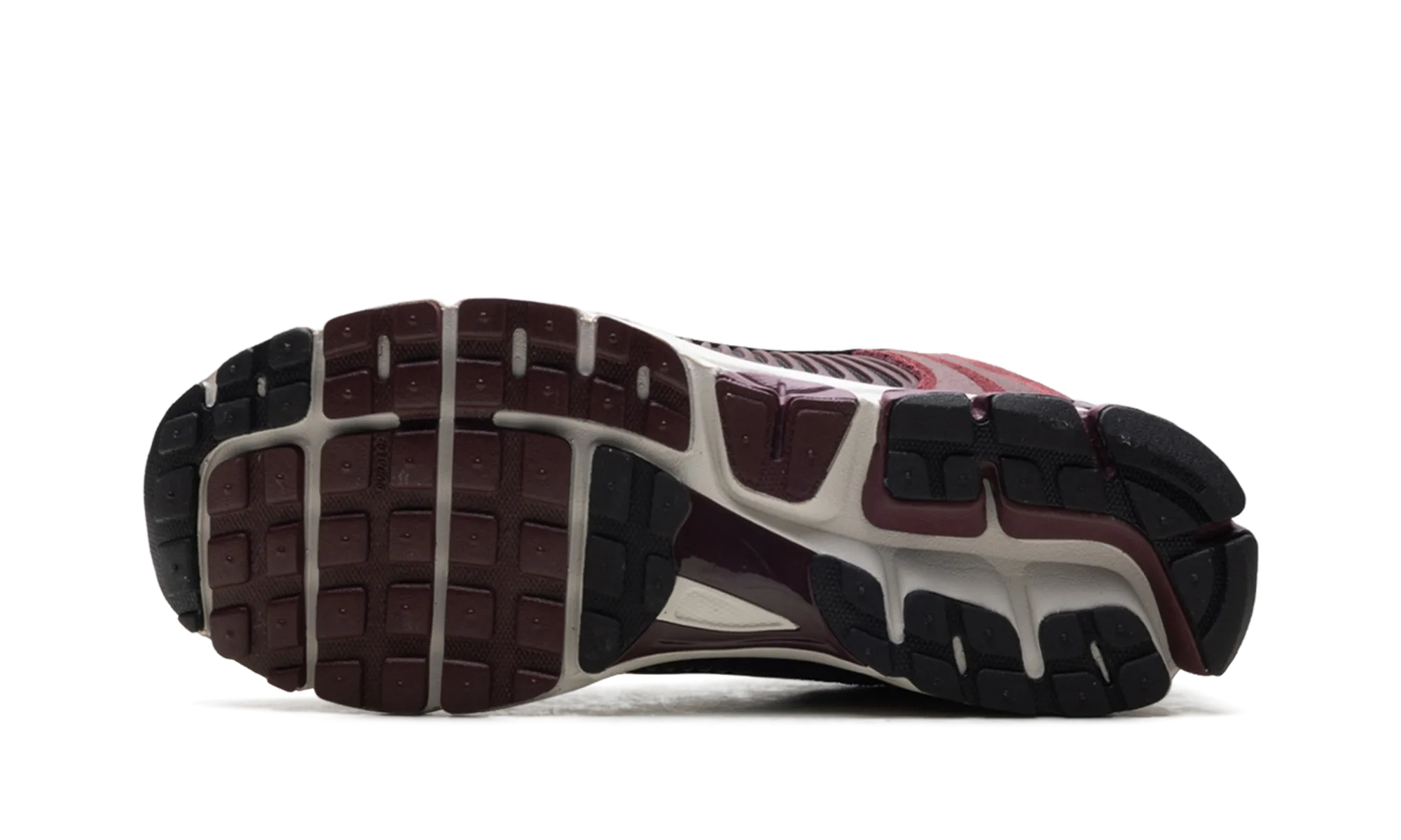 Zoom Vomero 5 "Dark Team Red" running in a golf course area shoes cross - training