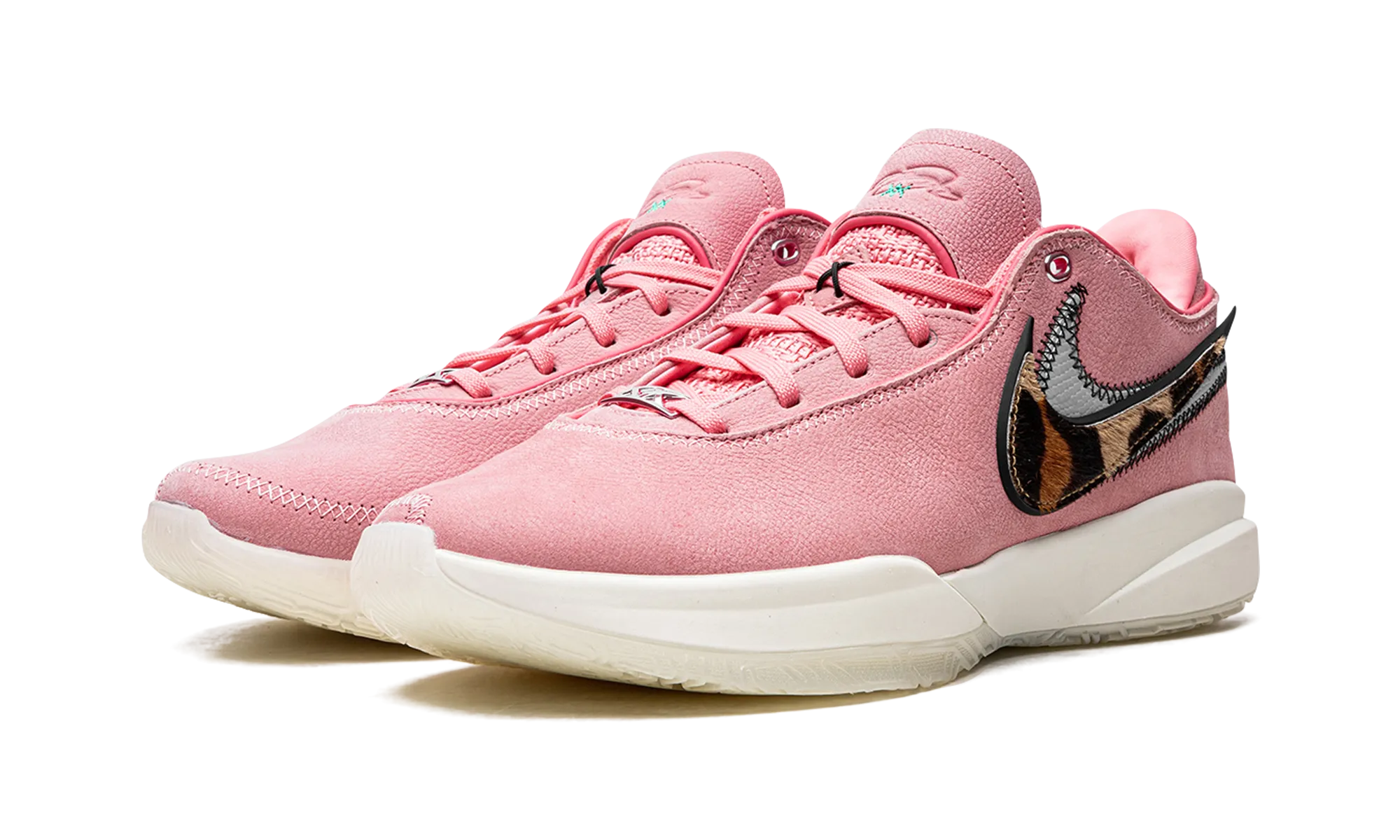 Ventilated Design TPU Outsole LEBRON 20 "South Beast"