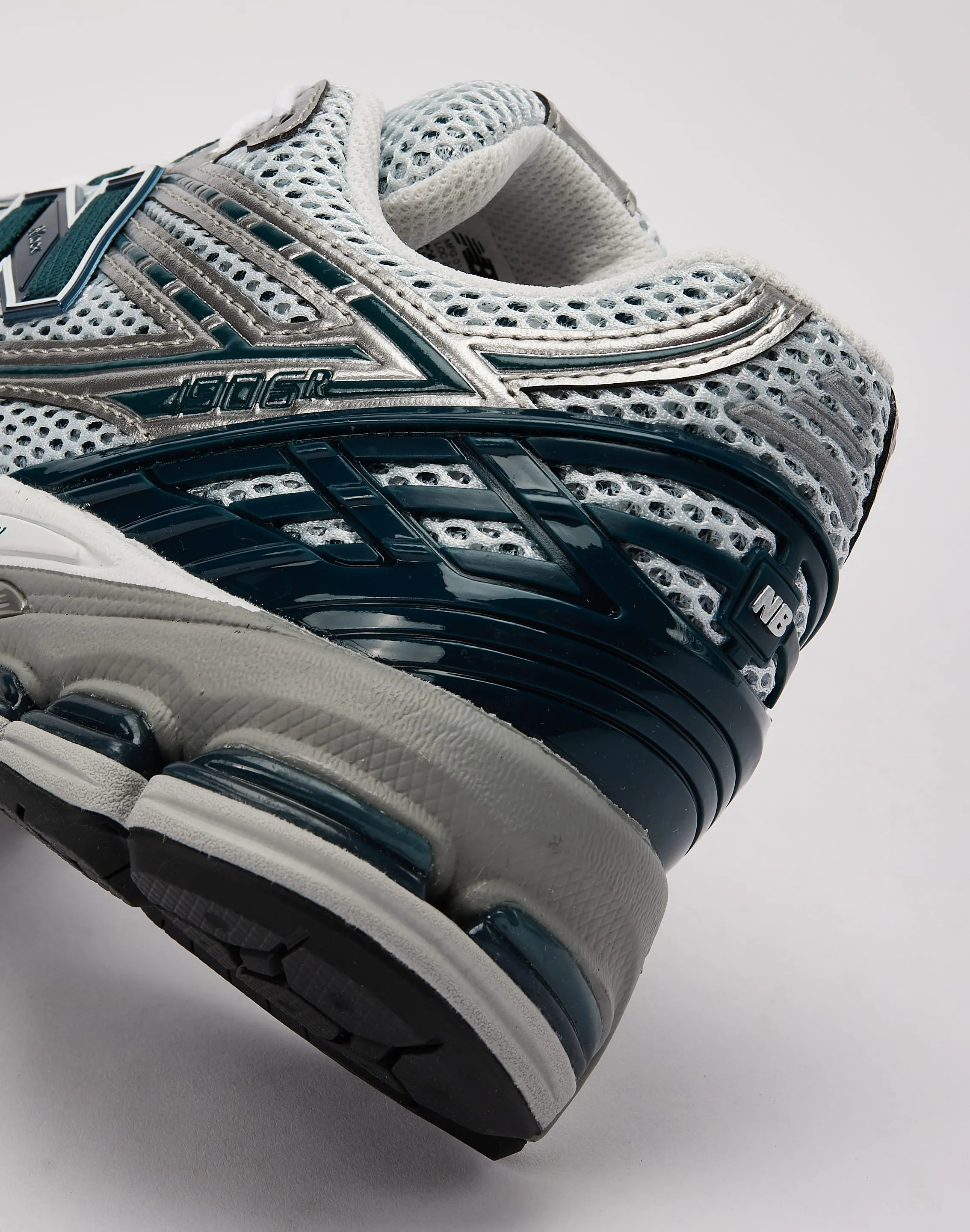 New Balance 1906R Flexible Design