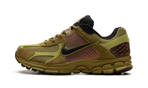 Zoom Vomero 5 "Pacific Moss" running with a fanny pack