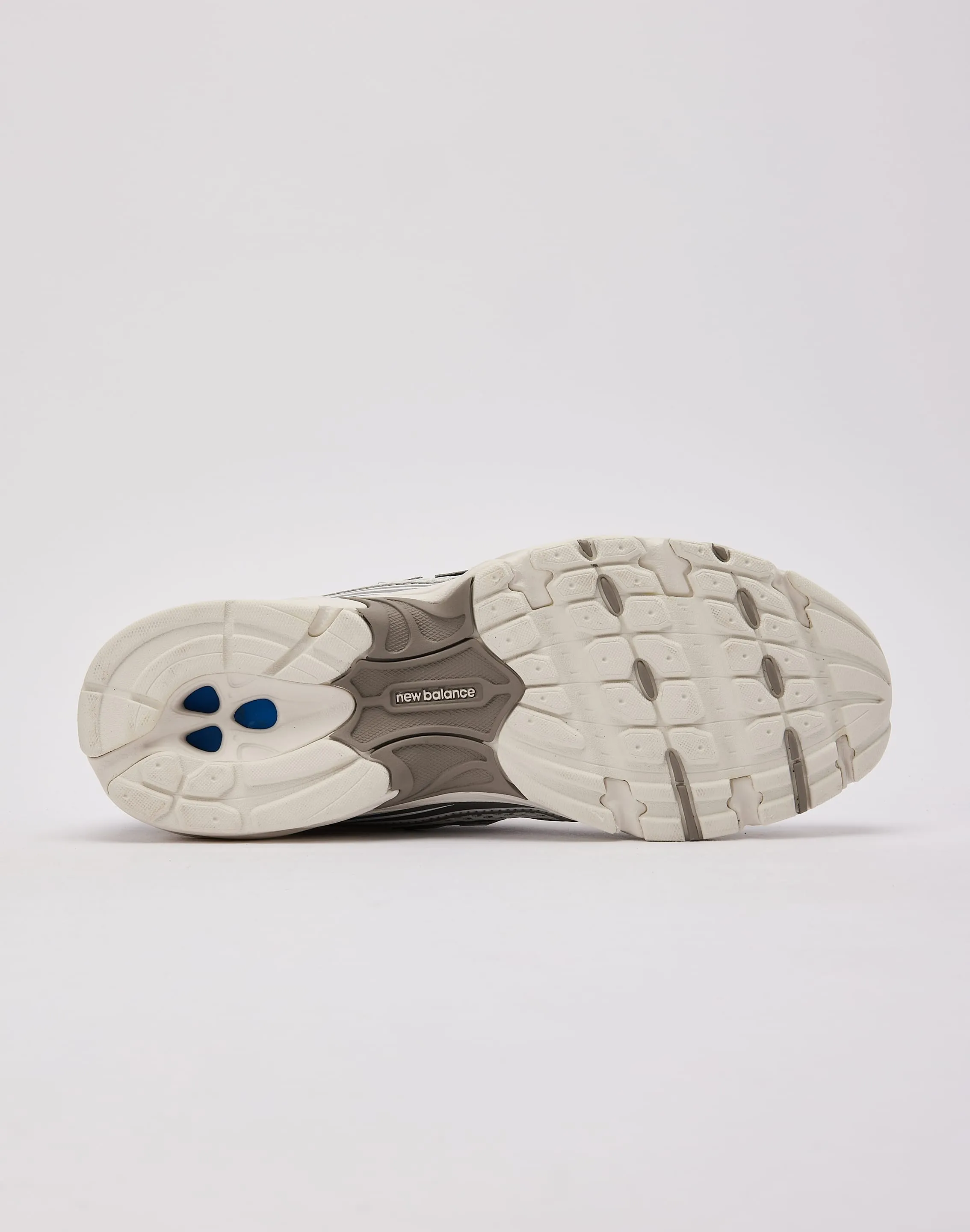 New Balance 740 Comfort Shank