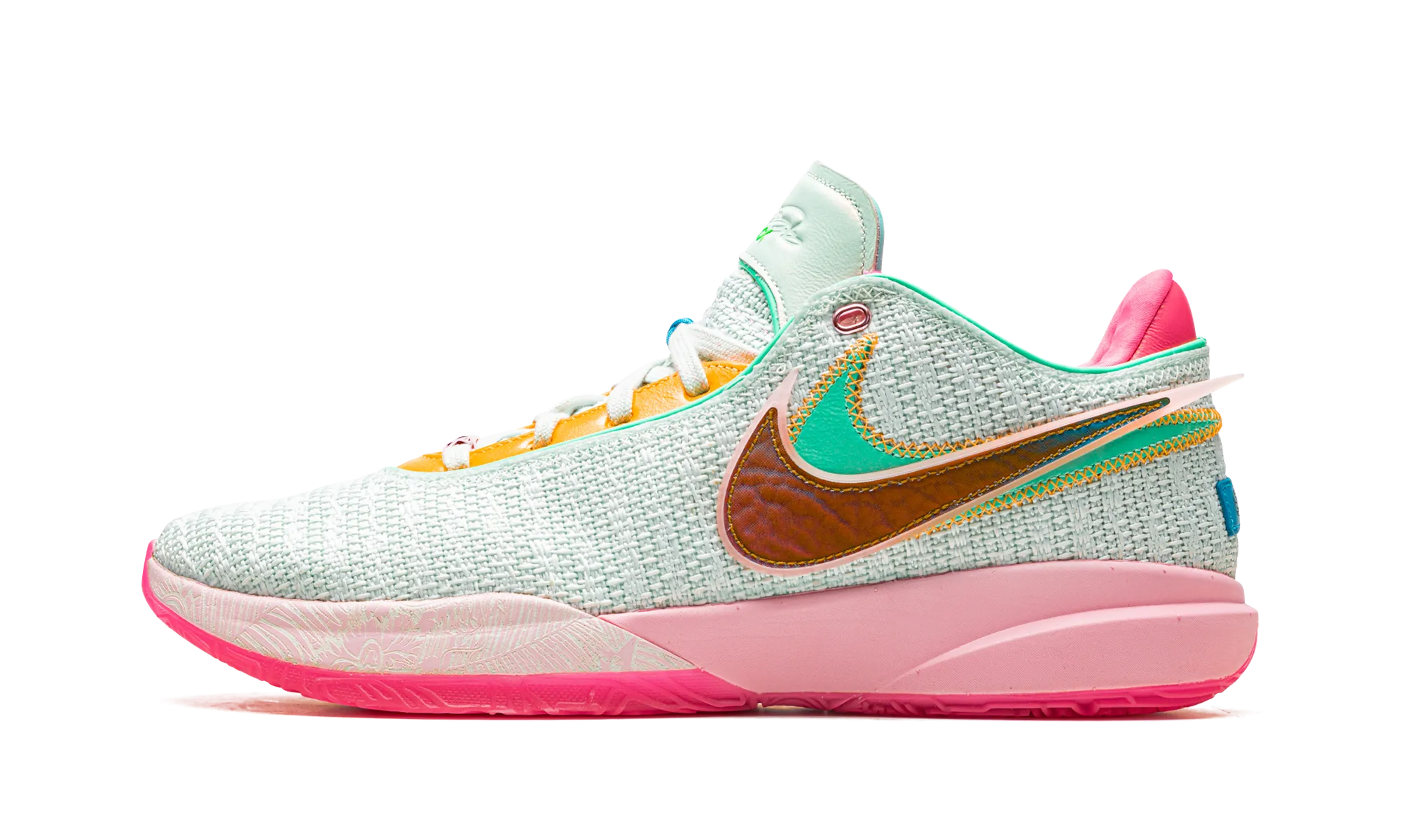 Jumping Power Innovative LeBron 20 "Time Machine"