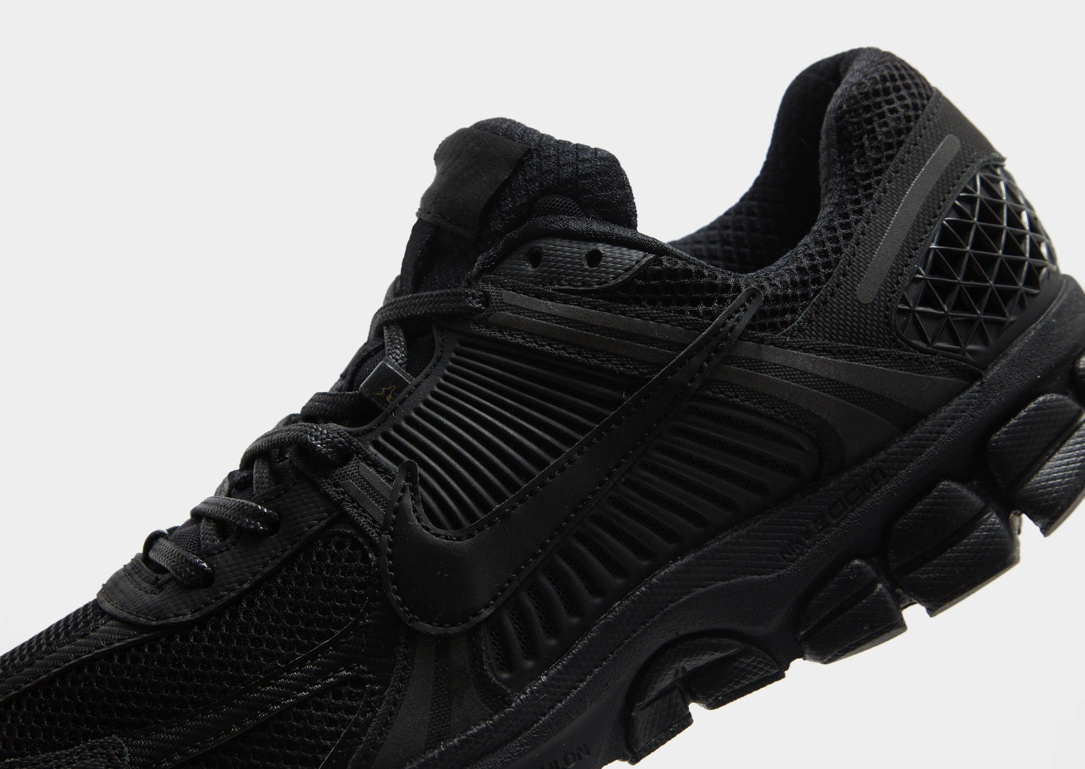 everyday wear shoe usability Zoom Vomero 5