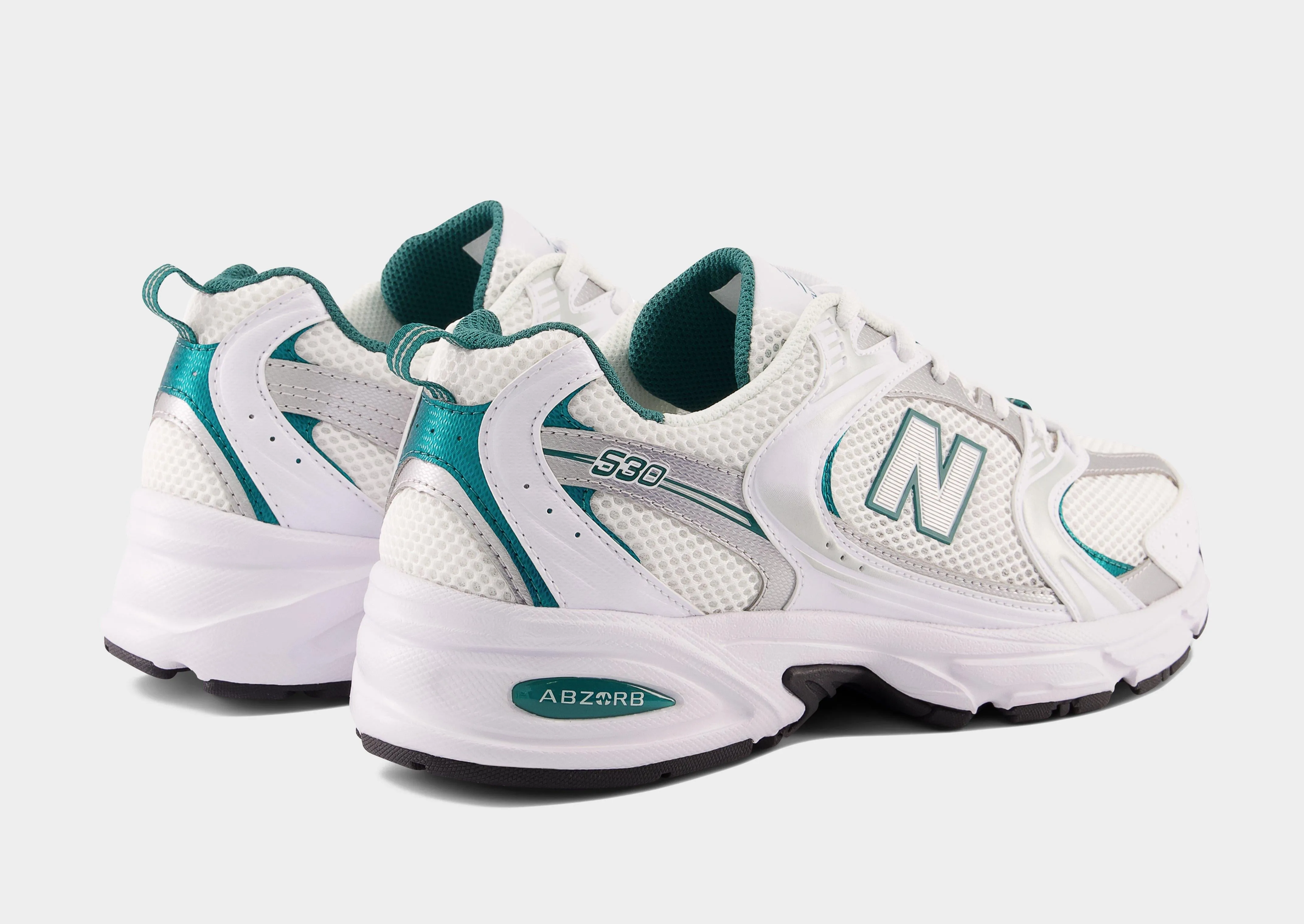 530 Sneaker Style All-weather chic