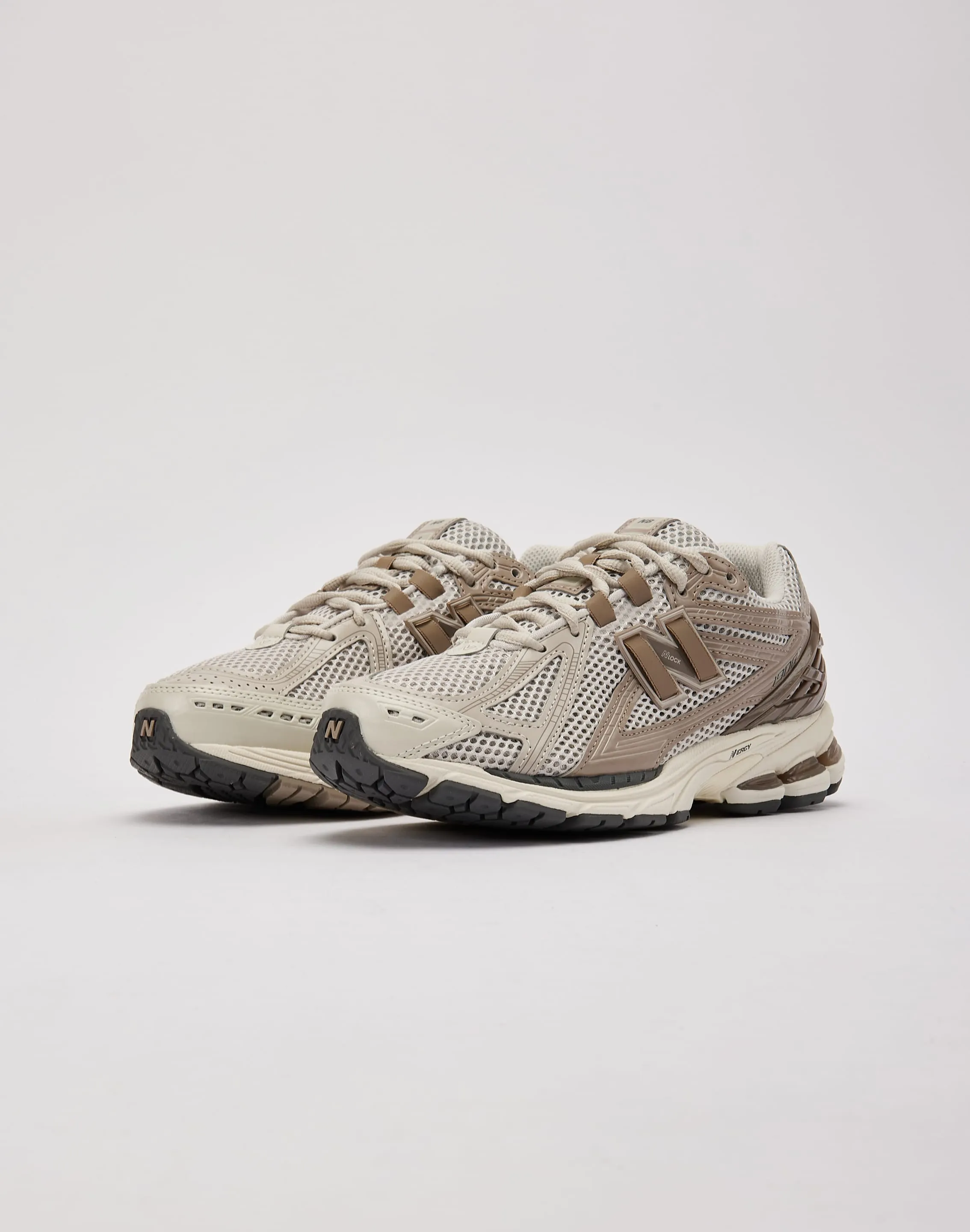 Dad Style New Balance 1906R