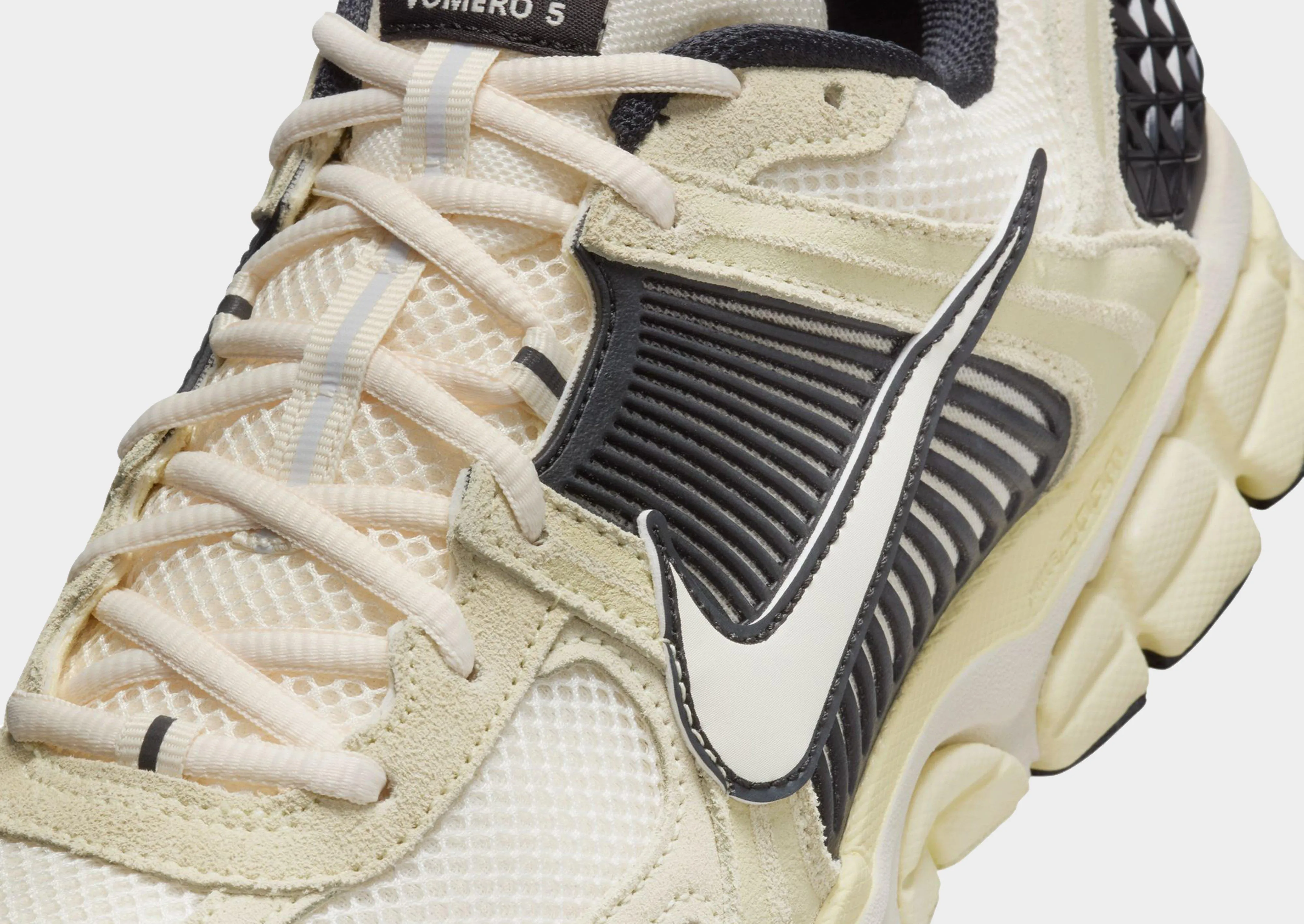 Foot Structure Zoom Vomero 5