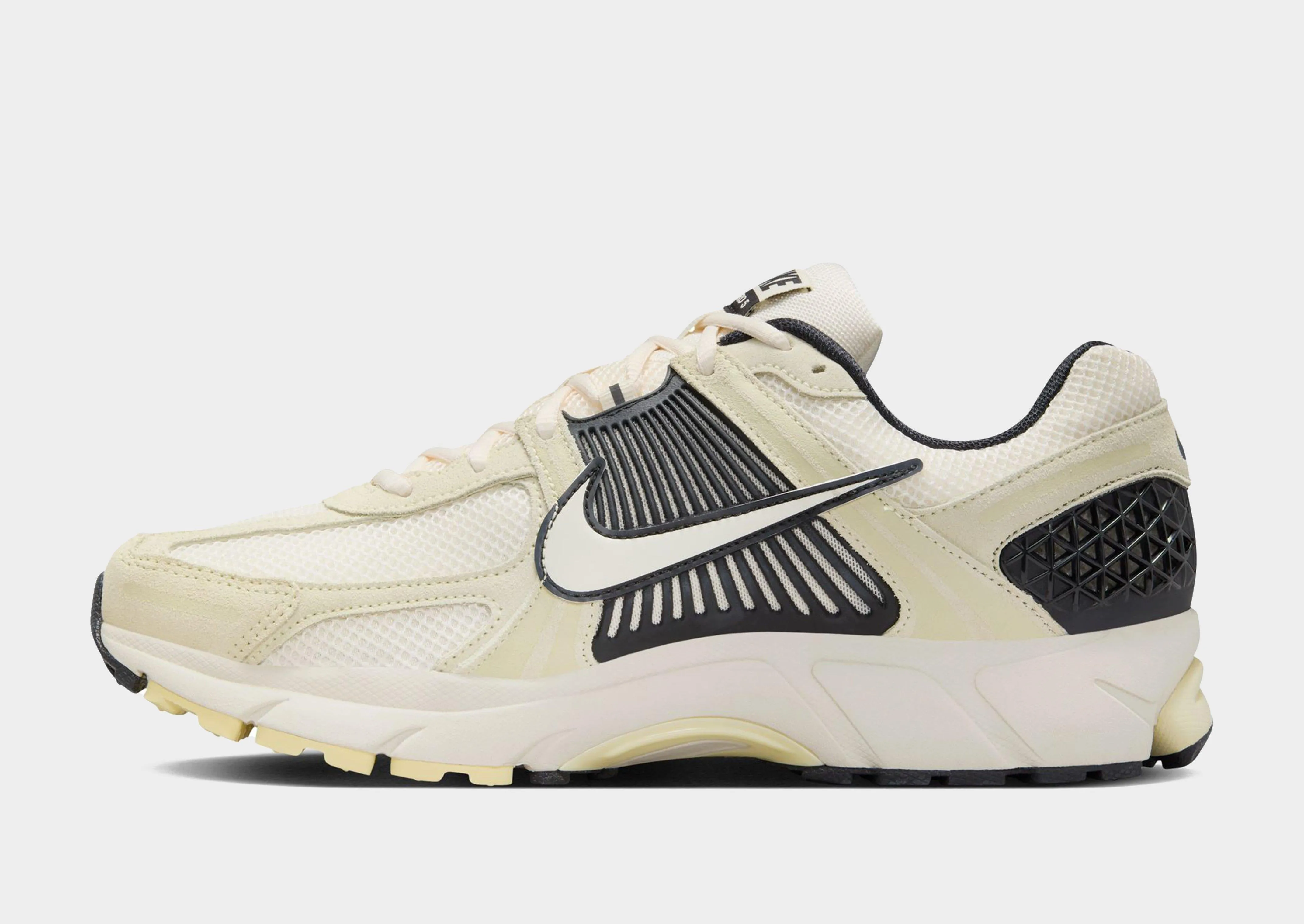 streamlined shoes logo - embossed shoes Zoom Vomero 5