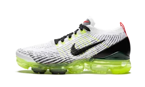 Cushioned Running running in a light rail station area shoes Air Vapormax Flyknit 3