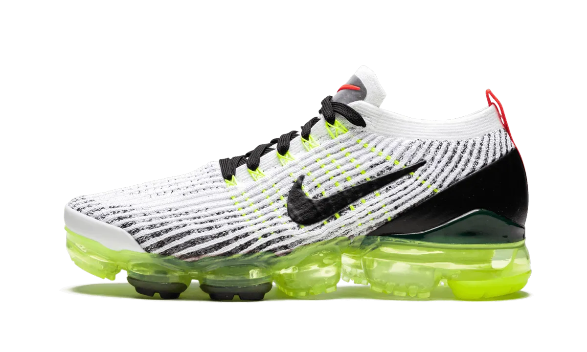 Cushioned Running running in a light rail station area shoes Air Vapormax Flyknit 3