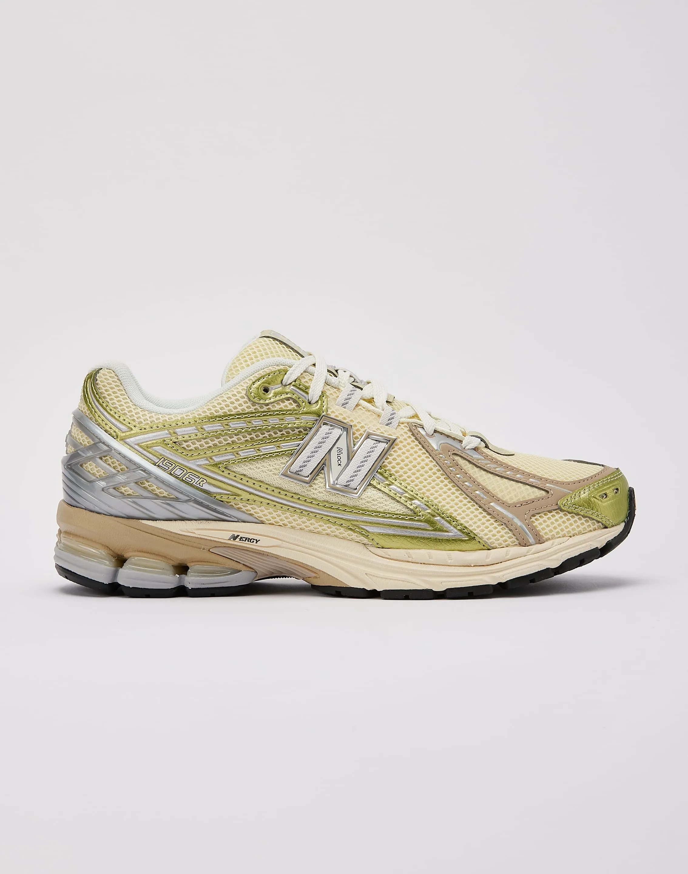 Stretchable New Balance 1906R