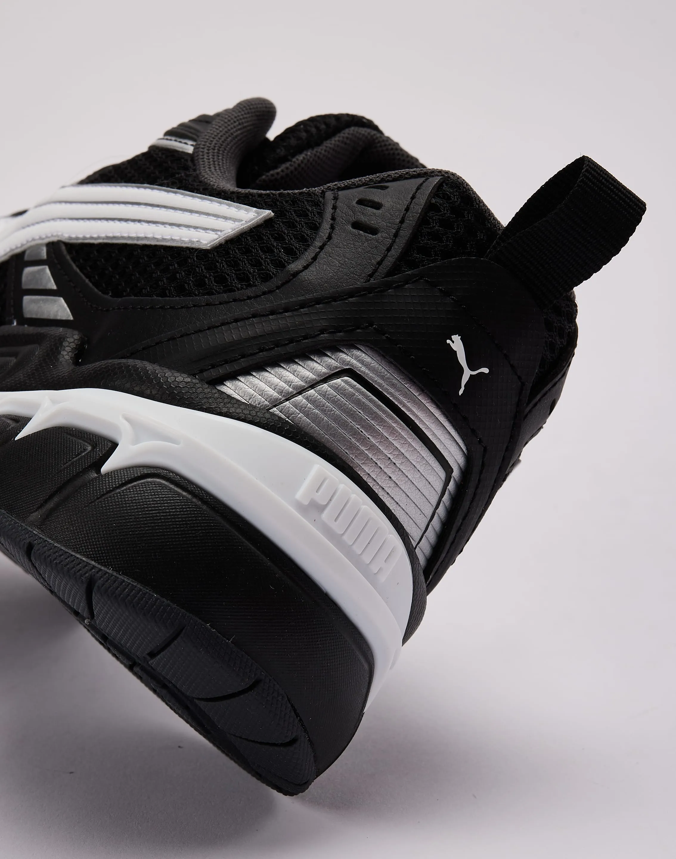 group walk Puma Milenio Tech 2000