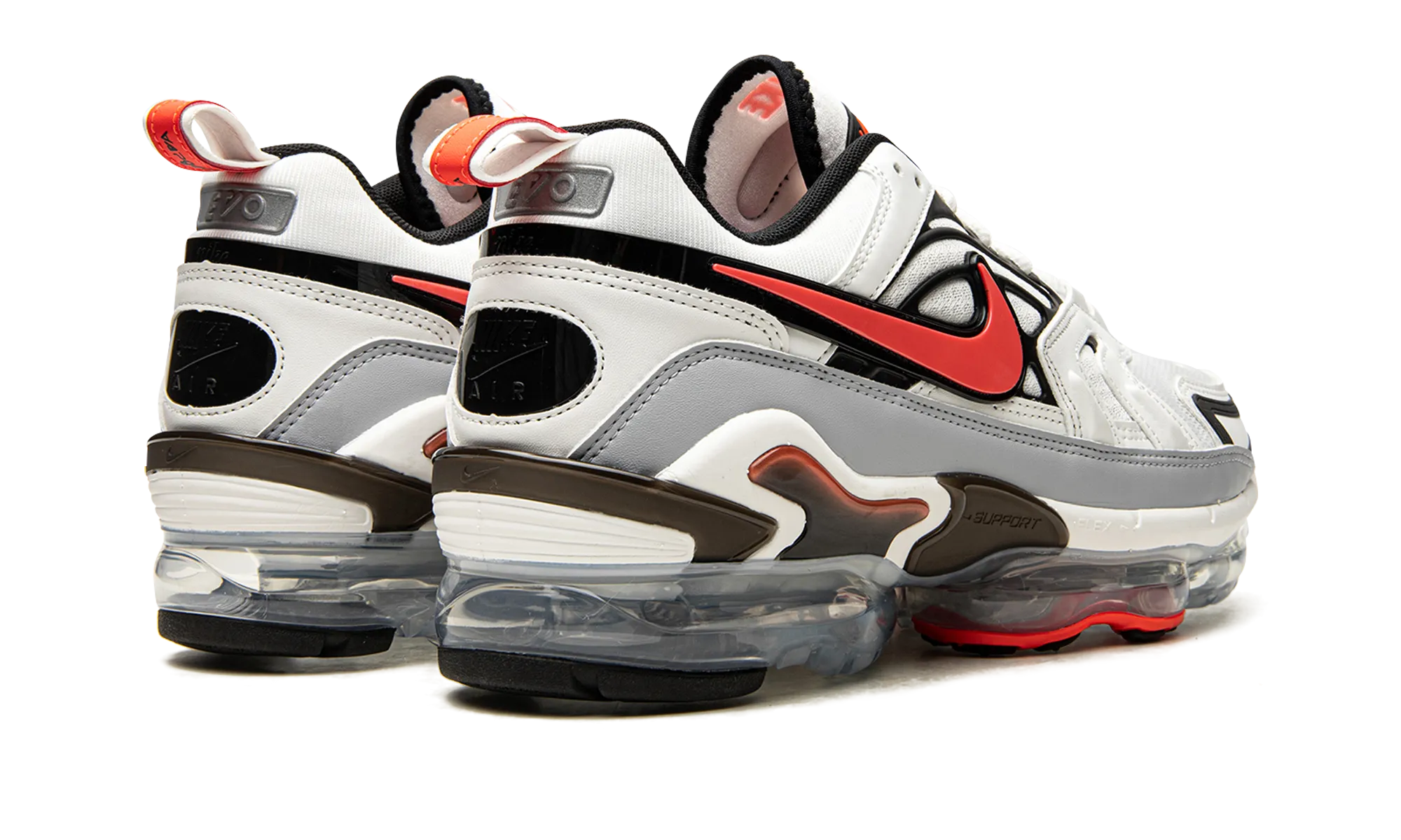 Air VaporMax EVO running in the snow shoes LaceAdjustment