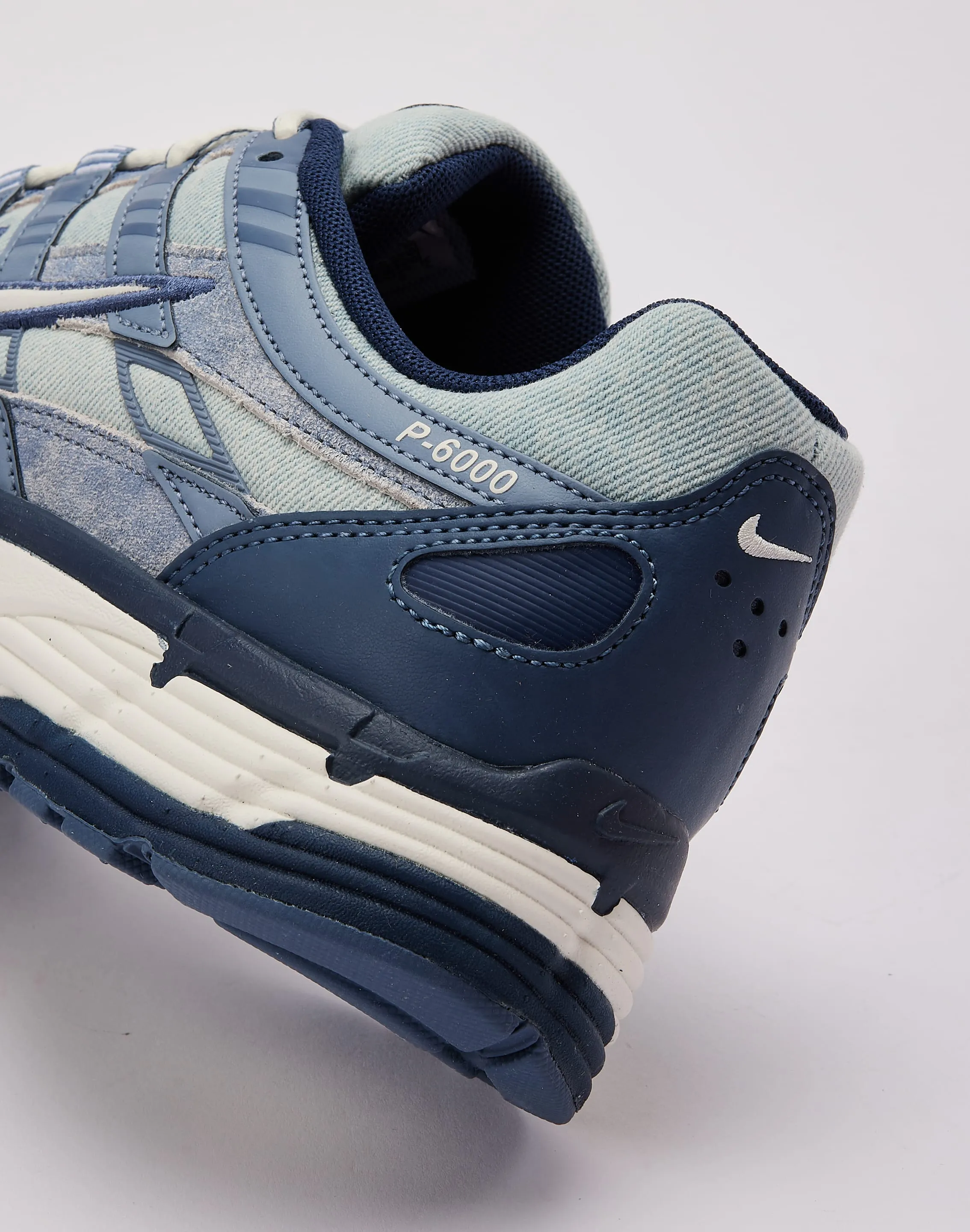 Nike P-6000 SE Short Trip Firm Edge